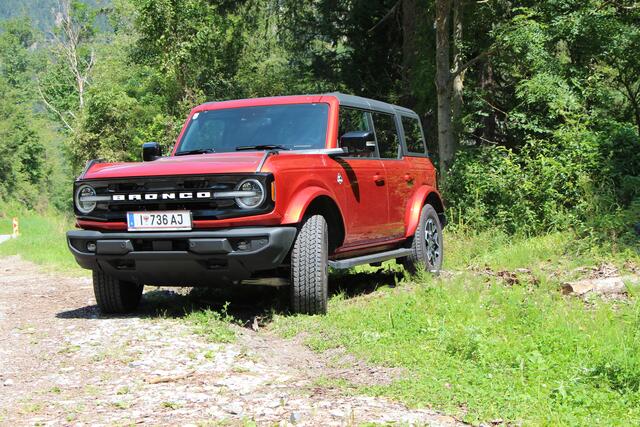 Der Ford Bronco überzeugt als echter Geländewagen mit hervorragender Geländegängigkeit und durchdachten Funktionen. Sein Allradantrieb und die vielen Offroad-Features machen ihn zu einem der fähigsten Fahrzeuge in seiner Klasse. Ein Offroader mit klarer Mission. | Foto: Karl Künstner