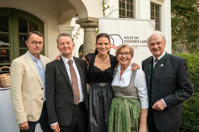 Gastgeber Rupert und Peter Lorenz, Moderatorin Conny Kreuter, HILFE IM EIGENEN LAND-Präsidentin Sissi Pröll, LH a.D. Dr. Erwin Pröll | Foto: Fotodesign-Winter.com