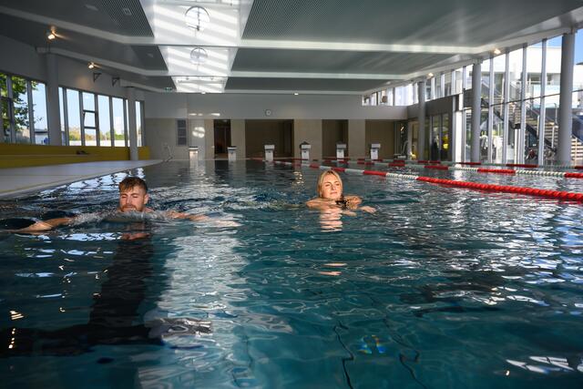 Im Sportbecken des Welldorado-Indoor-Schwimmbades kann man in Ruhe seine Bahnen ziehen oder seine Fitness steigern. | Foto: Stadt Wels