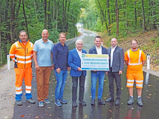 Bernhard Baumüller (STM Tulln), Gerald Tlohy (Marktgemeinde St. Andrä-Wördern), Michael Bamberger (Leiter der STM Tulln), Bürgermeister Maximilian Titz (Marktgemeinde St. Andrä-Wördern), LAbg. Andreas Bors (i.V. von LH-Stellvertreter Udo Landbauer), DI Harald Kaufmann (Leiter der NÖ Straßenbauabteilung Tulln), Dominic Kühhas (STM Tulln). | Foto: Land NÖ 