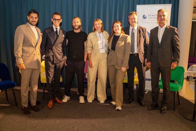 vlnr.: Mahdi Allagha (Mitglied der GL, Senat der Wirtschaft), Janis Jung (CEO, Palmers), Christian Mayer (Eigentümer &amp; GF, Zuckerlwerkstatt), Sophie Blaha (GF, BLAHA Büromöbel), Helmut Schoba (COO, VGN Media Holding), Johannes Linhart (Senat der Wirtschaft) | Foto: Senat der Wirtschaft