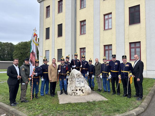 Zahlreiche Ehrengäste waren beim Traditionstag am Truppenübungsplatz Bruckneudorf dabei.  | Foto: Nagy