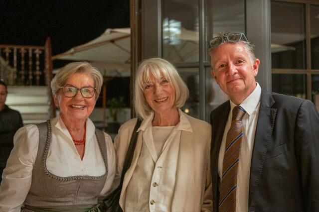 HILFE IM EIGENEN LAND-Präsidentin Sissi Pröll, Erika Pluhar, Gastgeber Peter Lorenz | Foto: Fotodesign-Winter.com