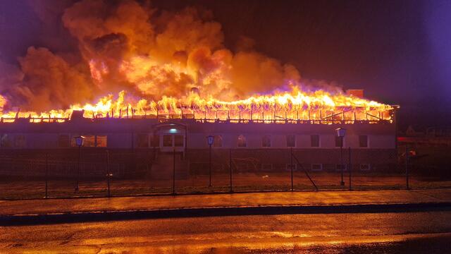 Das Flammeninferno in Wolfsberg. | Foto: BFKdo Wolfsberg
