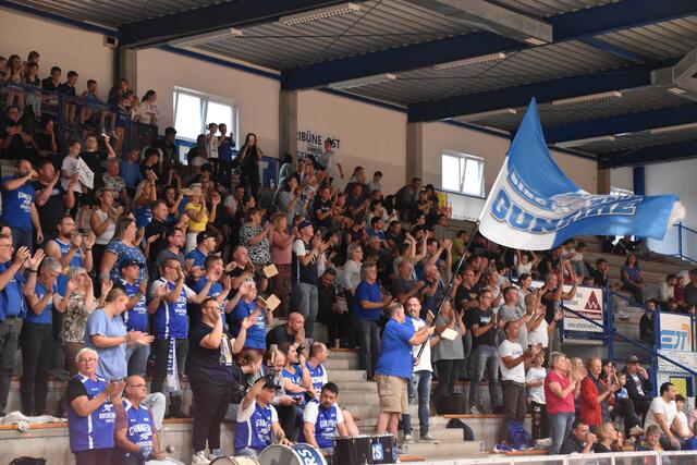 Die Gunners-Fans gaben wieder Gas und "trugen" ihr Team zum Sieg. | Foto: Michael Strini