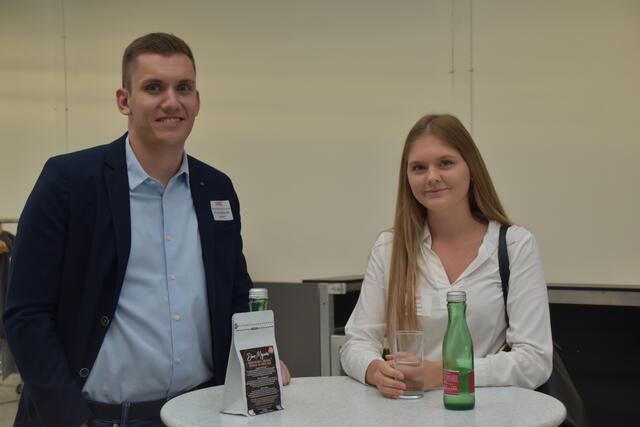 Auch in den Pausen suchten die Teilnehmerinnen udn Teilnehmer das Gespräch. | Foto: Michael Strini