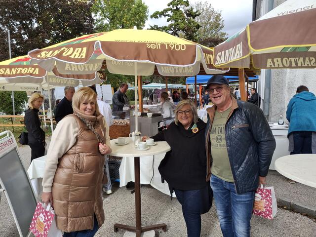 Ehepaar Teufl Bruno und Manuela mit Verena Grabenschweiger halten den Kirtag für einen Pflichttermin.