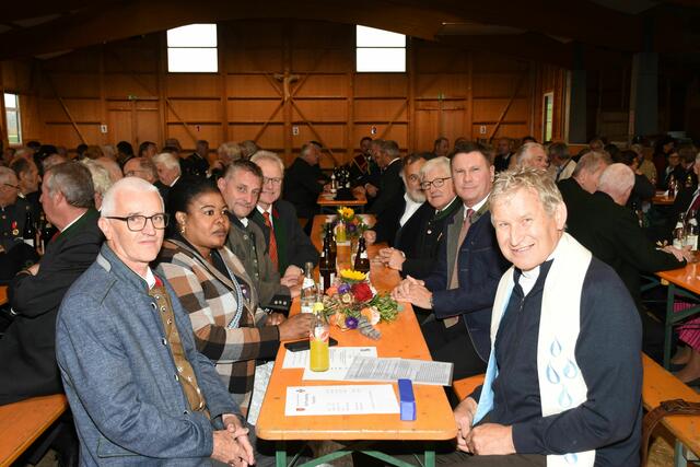 Die Ehrengäste des Festes | Foto: Kameradschaftsbund