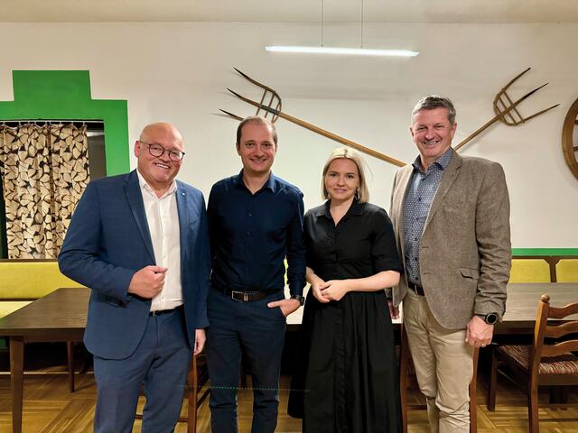 Nationalrat Laurenz Pöttinger, Michael Sallaberger, Landesabgeordnete Astrid Zehetmair, Bürgermeister Christian Steiner. | Foto: ÖVP Scharten