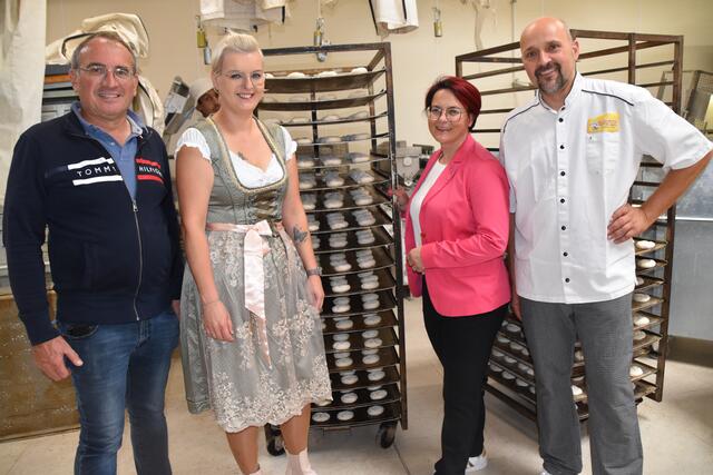 Tag der offenen Tür bei der Bäckerei Bayer: Bürgermeister Walter Pfeiffer, Daniela Bayer, Wirtschaftskammer-Regionalstellenobfrau Tanja Stöckl und Heinz Bayer | Foto: Michael Strini