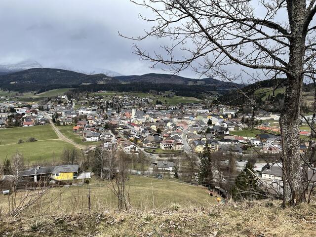Der Blick auf den Bezirkshauptort des Lungaus, Tamsweg. | Foto: pjw