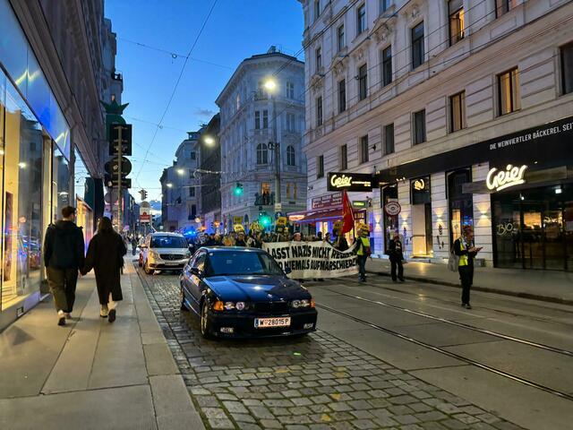 Protest gegen FPÖ auf der Josefstädter Straße. | Foto: MeinBezirk