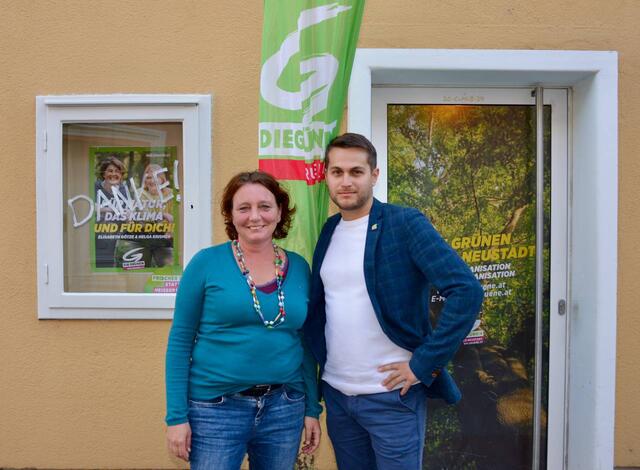 Vor dem Klublokal: Selina Prünster und Michael Diller-Hnelozub. | Foto: Sascha Trimmel