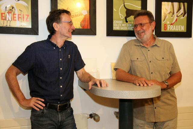 Regisseur Karl Wiedner (re.) mit seinem Bruder Rupert "Berti" Wiedner, der die Herausforderungen der Technik meistert.
 | Foto: Josef Fürbass