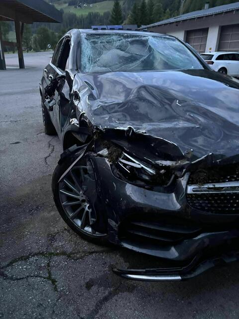 Am Bild: Schaden am Auto. | Foto: Freiwillige Feuerwehr Heiligenblut am Großglockner