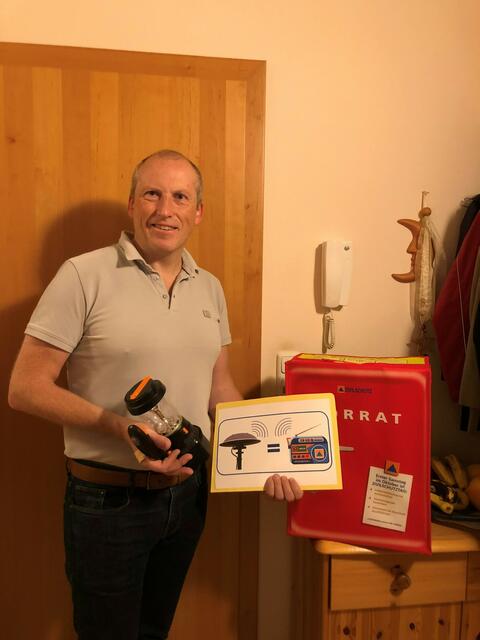 Zivilschutz-Bezirksleiter und Bezirkshauptmann Valentin Pühringer klärt auf. | Foto: Oö. Zivilschutzverband