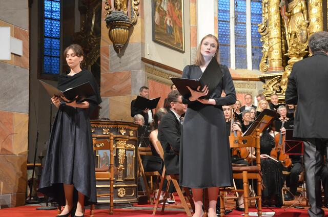 Die Solistinnen Marlen Bieber und Daria Kalinina