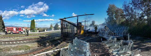 Das Unterstellgebäude brannte völlig aus. | Foto: Bezirksfeuerwehrkommando Oberwart/Alexander Flaschberger