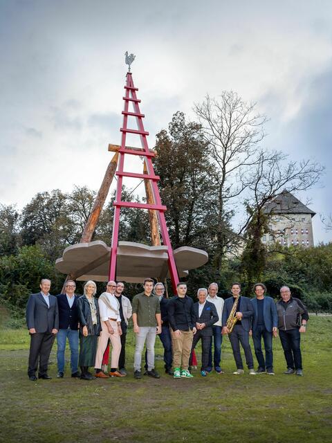 Das neue Wahrzeichen Moosburgs, der Glücksableiter wurde feierlich enthüllt. | Foto: ÖVPClub