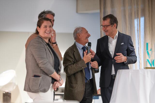 Bei der Eröffnung des neuen Poliform Studios in Fügen war die Laune bestens.  | Foto: Wetscher