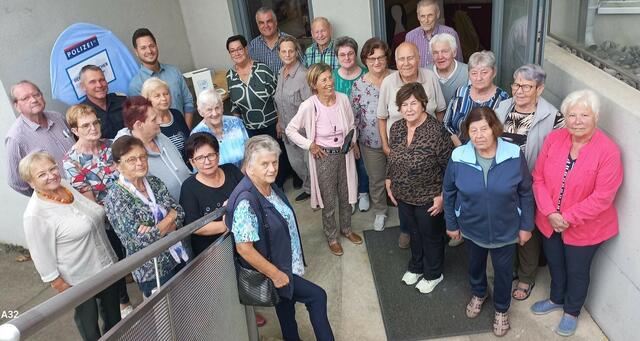 25 Pensionistinnen und Pensionisten verfolgten die Polizeivorträge im Komm-Zentrum in Leitersdorf. | Foto: Leo Josefus sen.