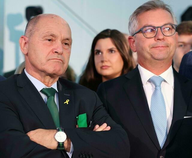 Enttäuschte Gesichter bei der ÖVP: Nationalratspräsident Wolfgang Sobotka und Minister Magnus Brunner. | Foto: APA Picture Desk