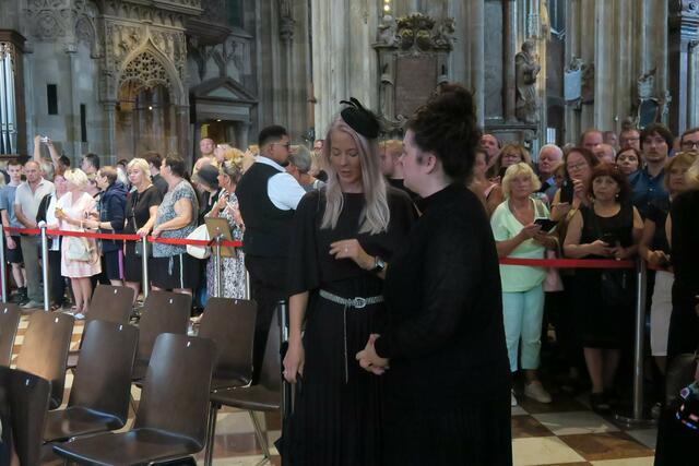 Simone Lugner (li) wurde nun gekündigt.  | Foto: Patricia Hillinger/MeinBezirk