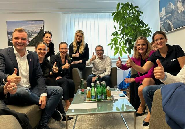 Unmittelbar nach der ersten Hochrechnung, FPÖ. | Foto: FPÖ