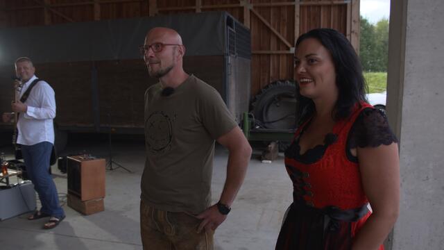 Eintreffen beim Hoffest: Christian und Bianca in Gößnitz | Foto: Bauer sucht Frau