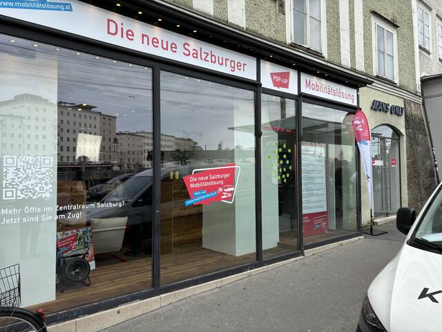 Es soll ein Ort der Begegnung, des Austausches sein. Bis zumindest Mitte November soll das Infobüro von Montag bis Freitag, 09:00 bis 16:00 Uhr geöffnet sein. | Foto: Schrofner