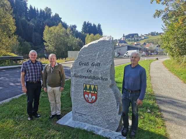 Vertreter der Verschönerungsvereines, v. l. Obmann Alois Höretseder, Friedrich Kitzberger und Franz Leitner. | Foto: Verschönerungsverein Niederwaldkirchen