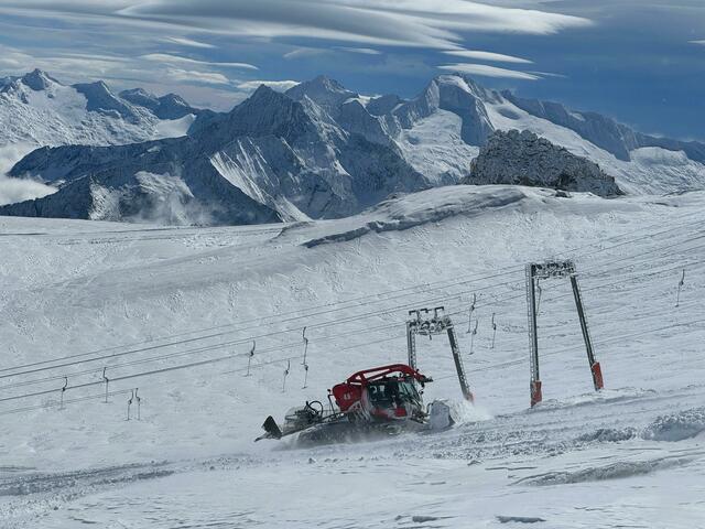 Am Hintertuxer Gletscher herrschen beste Bedingungen. 17 geöffnete Pistenkilometer warten auf Skifahrerinnen und Skifahrer.

 | Foto: Vitalpin / Hintertuxer Gletscher
