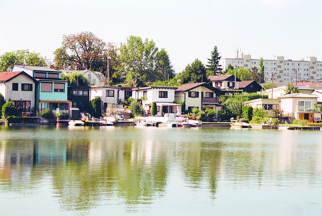 Die Kleingartensiedlung Breitenlee befindet sich an einem Schotterteich, nördlich der Seestadt Aspern. Mit der Umwidmung auf Bauland wurde deren Wert stark erhöht. (Symbolbild) | Foto: Peter Autengruber