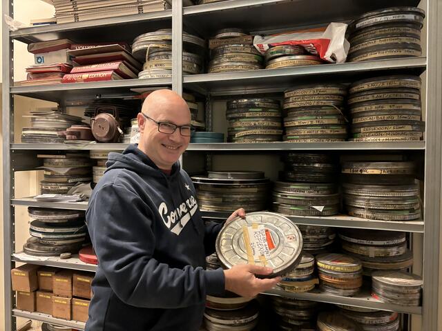 Christian Bednarik digitalisiert und restauriert die historischen Filme. | Foto: Nieschalk/MeinBezirk