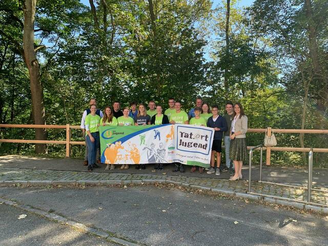 Bei der Präsentation: Die Mitglieder der Landjugend vor dem neuen Geländer | Foto: LJ Dobersberg