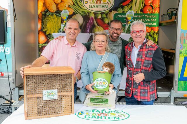 Abgeordneter zum NÖ Landtag Otto Auer, Umweltstadträtin Martina Heissenberger, Biogärtner Karl Ploberger und Bürgermeister Gerhard Weil | Foto: „Natur im Garten“ / J. Ehn
