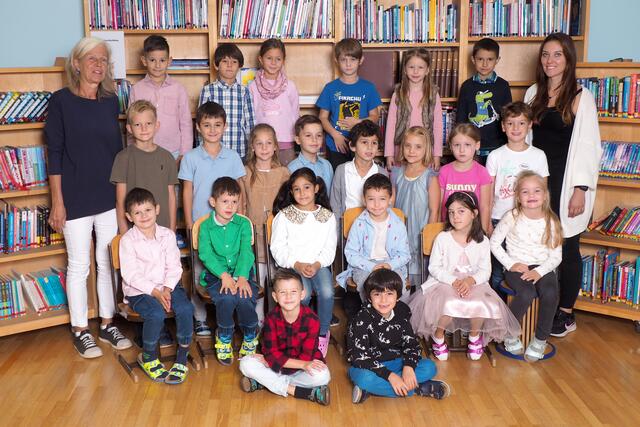 Die 1A der Volksschule Gablitz mit Lehrerin Martina Bruckner. | Foto: Juniorfoto