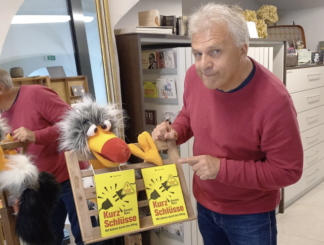 Gernot Kurz hat garantiert auch druckfrische Ausgaben von "KurzSchlüsse" im Gepäck, die er gerne für Sie signiert. | Foto: Privat