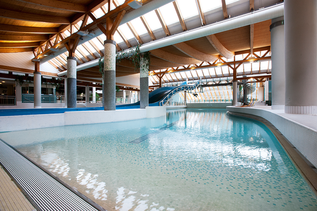 Neben einer Solarbeheizte Beckenlandschaft gibt es in der Erlebnisoase Schörgenhub auch eine 60 Meter lange Wasserrutsche.. | Foto: Linz AG