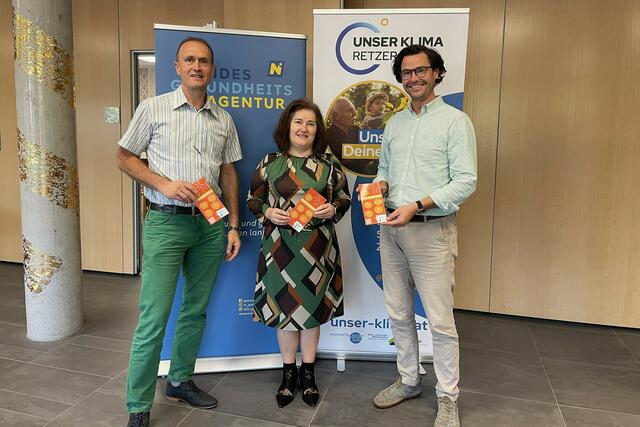 Der Kaufmännische Direktor Horst Winkler mit der stellvertretenden Departmentleiterin für Demenzforschung und Pflegewissenschaft der Donau-Universität Krems Martina Kuttig und dem Klimamodellregionsmanager Gregor Danzinger. | Foto: PBZ Retz