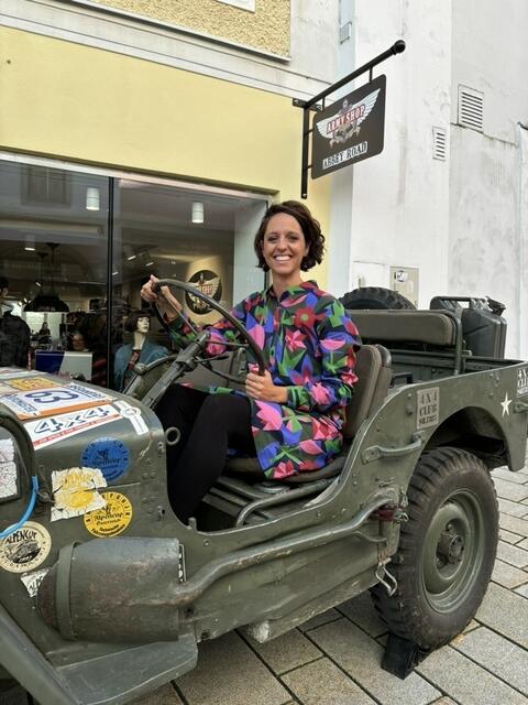 Christina Jandl ist die Eigentümerin des "Army Shop".  | Foto: Redaktion