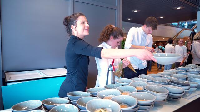 Jaimy Reisinger begeisterte die Gäste mit ihrem kreativen „Grünen Salat mit Kernöl“. (Vanilleeis, Walnus, Kernölespuma, Essig Gel und kandierter Salat) | Foto: Stefan Schubert
