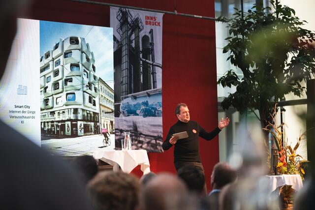 Zukunftsforscher Andreas Reiter spricht über die neuen Trends, wie KI, und welche Bedeutung diese für eine Stadtmarke haben.  | Foto: Forum Innsbruck