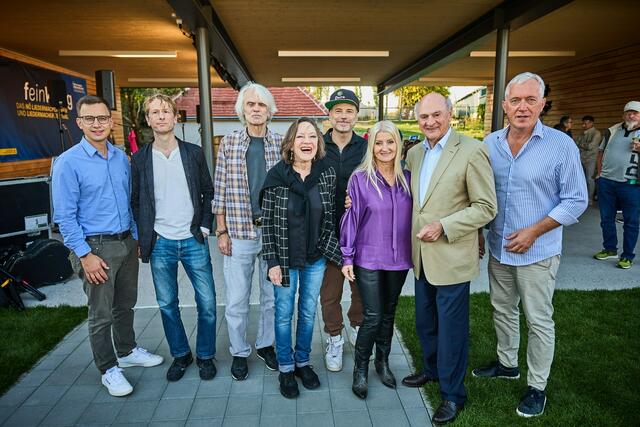 Bürgermeister Stefan Schröter, Matthias Kempf, Ulli Bäer, Maria Bill, Tom Eder, Astrid Wirtenberger sowie Kultur.Region.Niederösterreich-Aufsichtsratsvoritzender Erwin Pröll und Geschäftsführer Martin Lammerhuber. | Foto: Franz Gleiß
