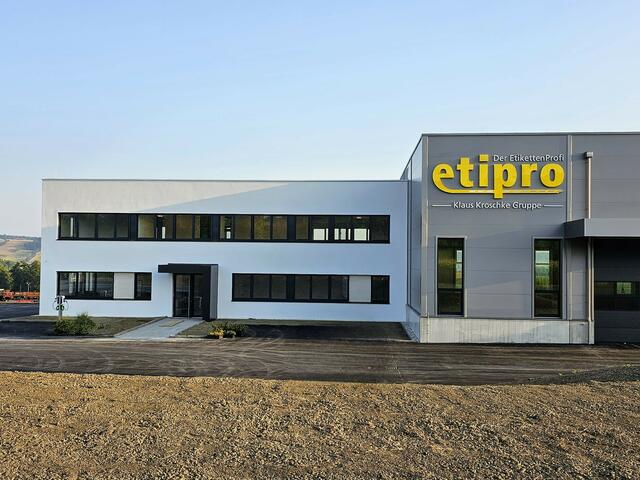 Neubau in Pichl bei Wels: auf 9.000 Quadratmetern führt die Etiketten- und Druckfirma etipro Produktion, Lager und Verwaltung zusammen. | Foto: etipro