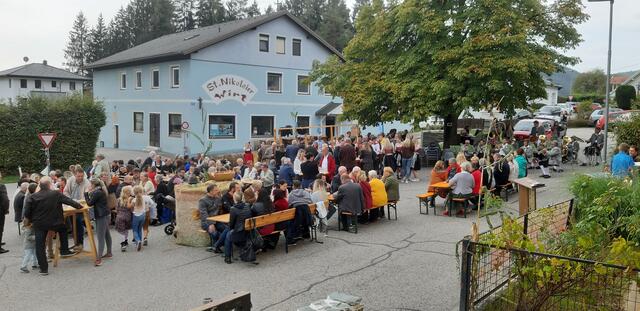 Die Dorfgemeinschaft St. Nikolai Glanhofen lädt zum Erntedankfest und DG-Kirchtag auf den Dorfplatz St. Nikolai. | Foto: Privat