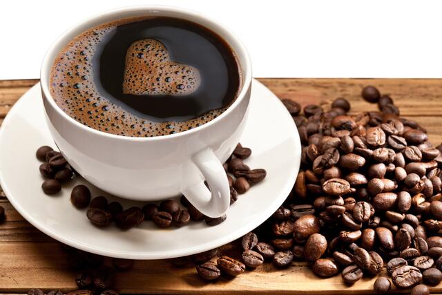 Auch im Salzkammergut hat die Kaffeehauskultur eine große Bedeutung. Im Falstaff-Ranking haben es mit der Kaffeewerkstatt, La Sonett und Zauner gleich drei Adressen unter die Top3 geschafft.  | Foto: PantherMedia/Valentyn_Volkov (Symbolfoto)