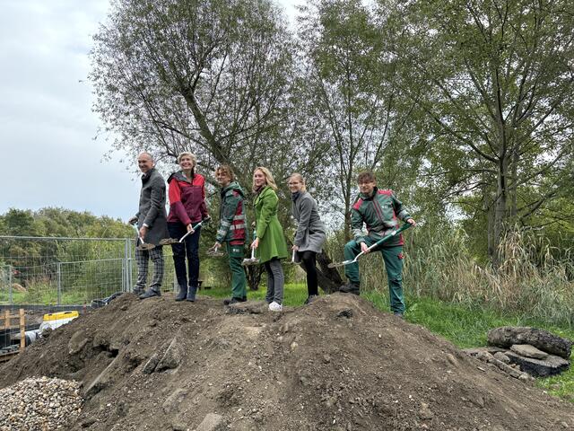 Ein neues Biotop auf der Schmetterlingswiese im Donaupark soll die Artenvielfalt weiter steigern. Am Mittwoch, 2. Oktober, fiel der Spatenstich. | Foto: Luise Schmid/MeinBezirk