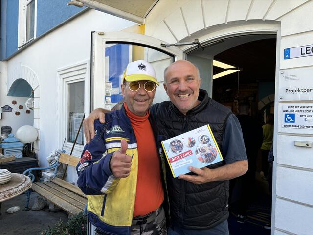 Leo Nemec und Niki Neunteufel nach der bestandenen Prüfung. | Foto: Nina Taurok