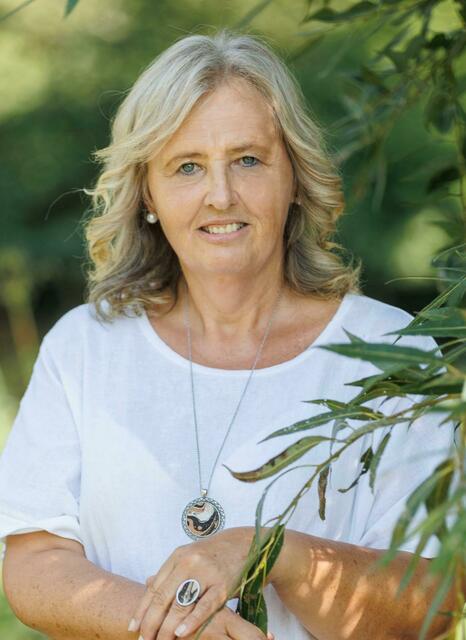 „Inspirieren lasse ich mich von der Natur“, verrät  Brigitte Madlmayr.  | Foto: Helmut Eder